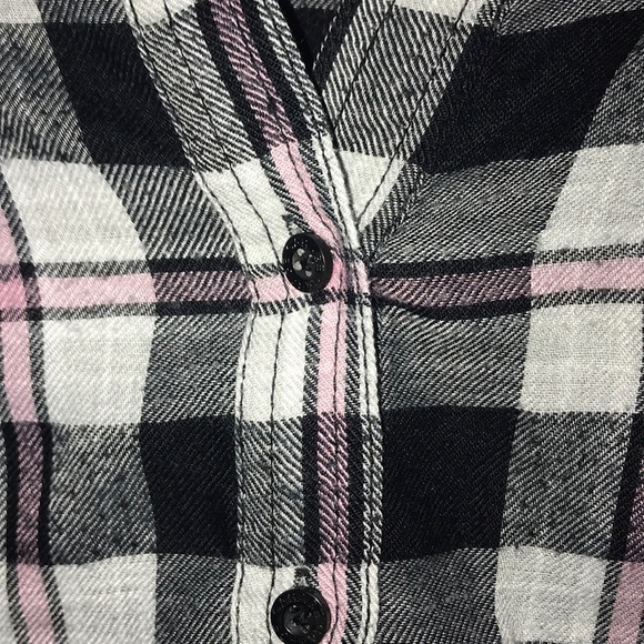 white black and pink plaid flannel crop top - Picture 4 of 4
